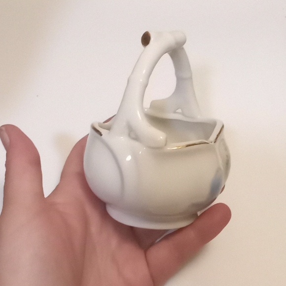 Adorable Fine Porcelain Trinket Bird Basket - Picture 5 of 10